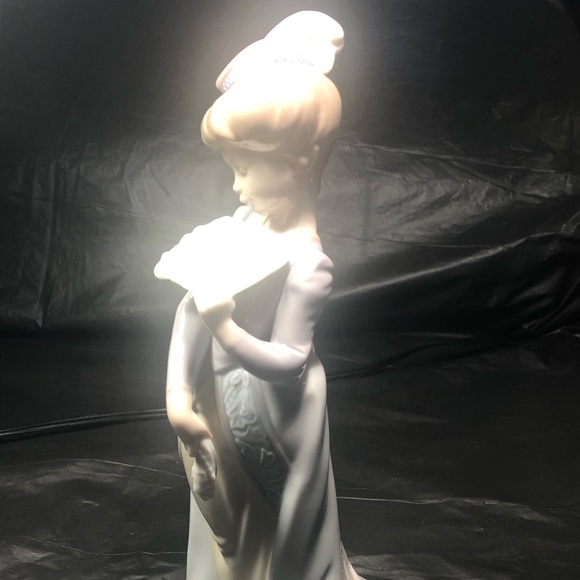 Lladro Lady with fan 8” excellent condition # 6117 vintage - Picture 9 of 11
